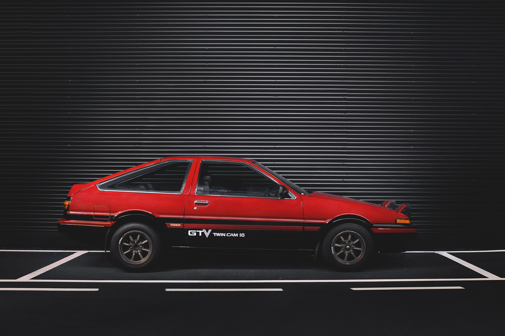 A lightpainting of a Toyota Trueno AE86 side